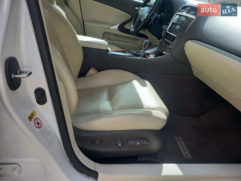 Седан Lexus IS 2013 в Хмельницком фото 17 Седан Lexus IS 2013 в Хмельницком
