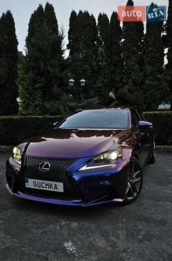 Lexus IS  2016