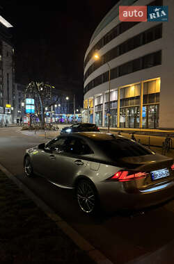 Седан Lexus IS 2017 в Львове Седан Lexus IS 2017 в Львове
