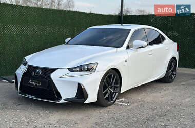 Lexus IS  2019