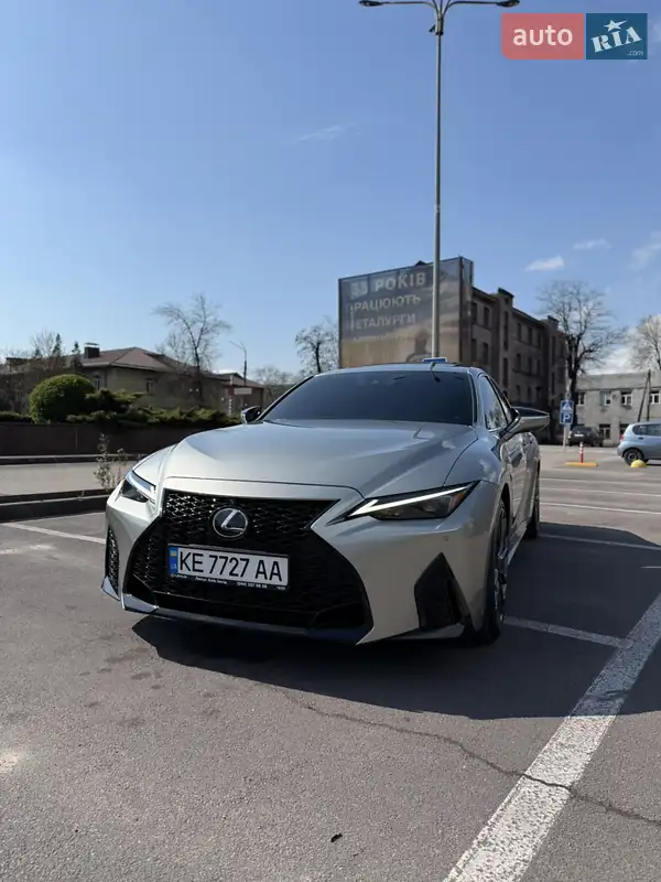 Lexus IS