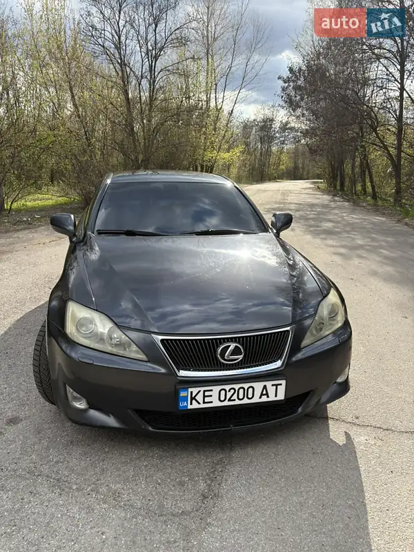 Lexus IS