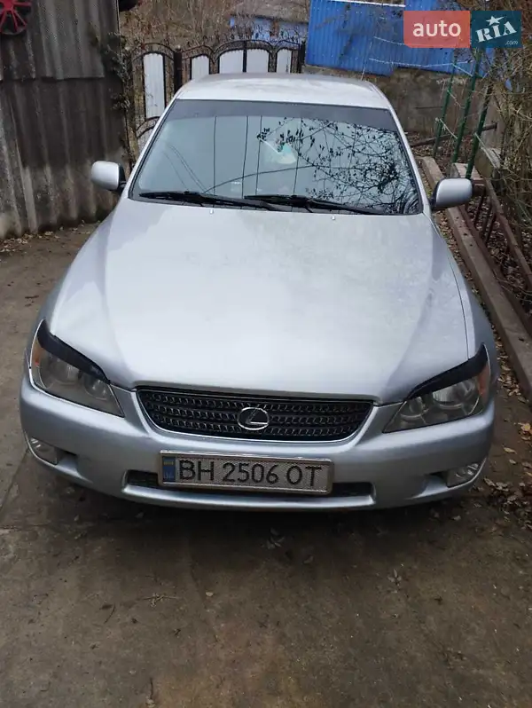 Lexus IS 2002