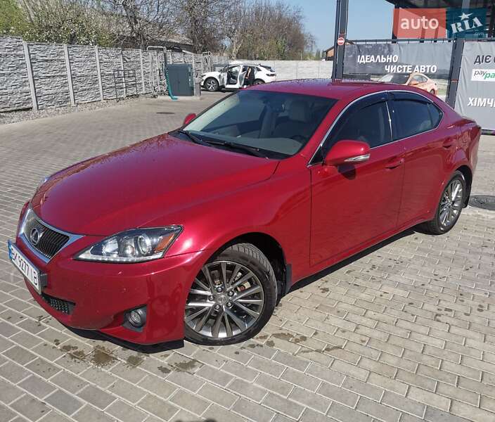 Lexus IS