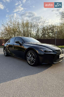 Lexus IS  2021