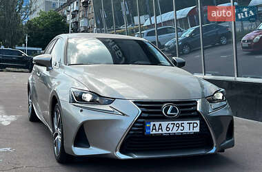 Lexus IS  2017