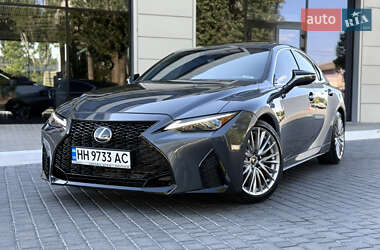 Lexus IS  2023