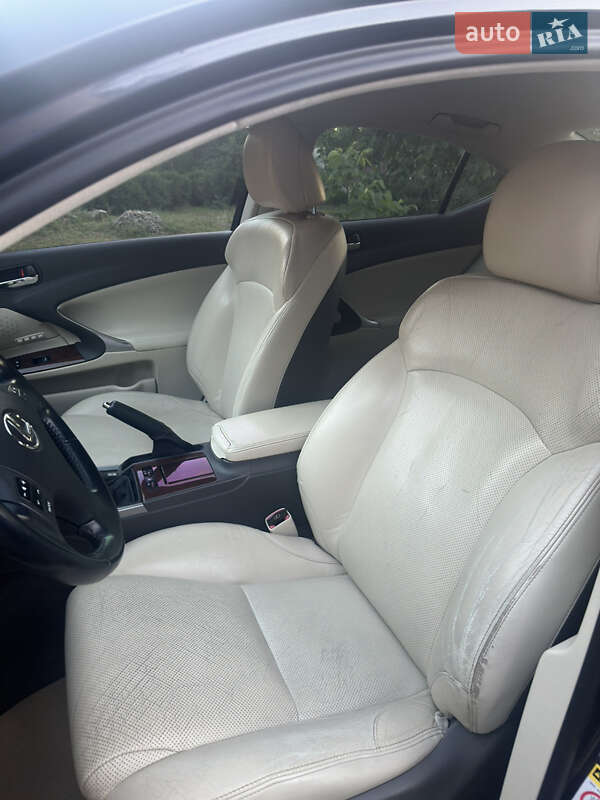 Седан Lexus IS 2010 в Александрие