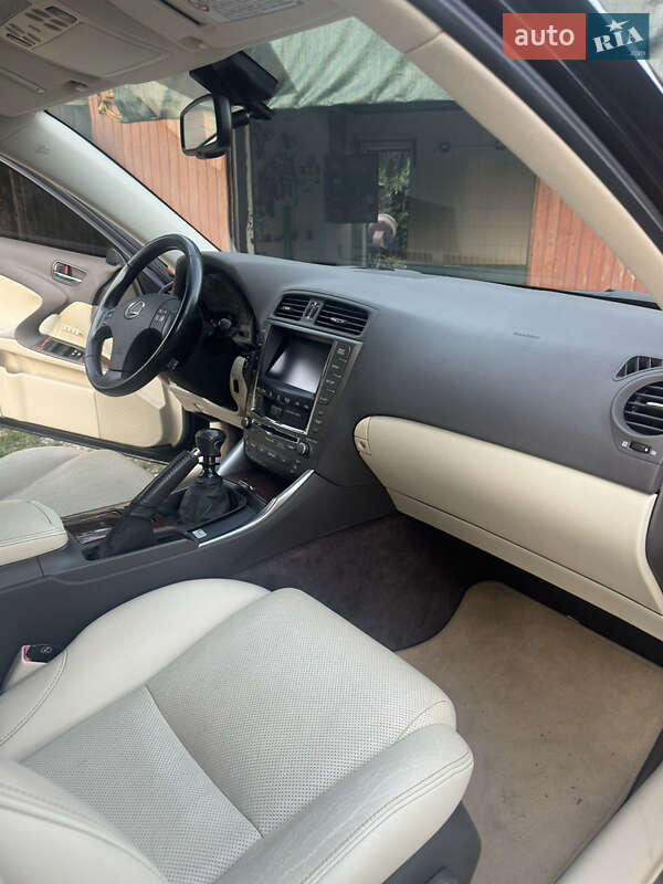 Седан Lexus IS 2010 в Александрие