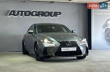 Lexus IS  2017