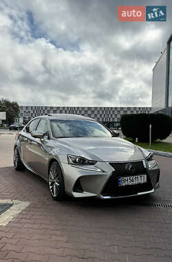 Lexus IS  2017