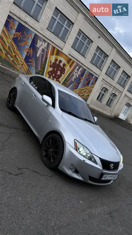 Lexus IS