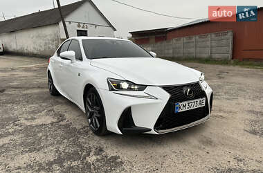 Lexus IS  2018