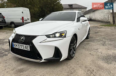 Lexus IS  2018