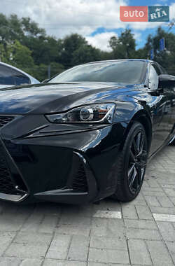 Lexus IS  2017