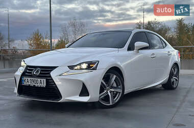 Lexus IS  2016