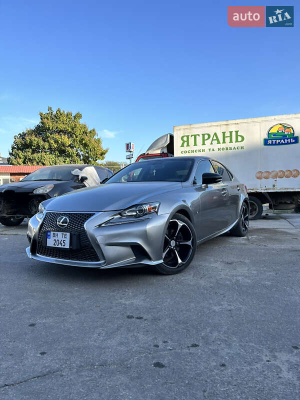 Lexus IS