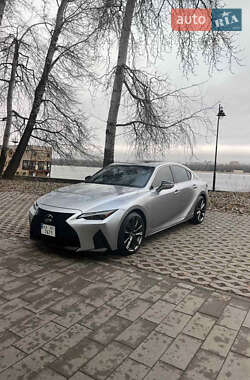 Lexus IS 2022
