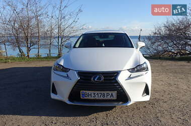 Lexus IS  2018