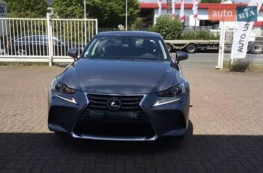 Lexus IS  2017
