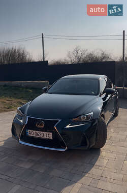 Lexus IS 2020