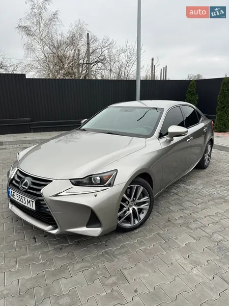 Lexus IS