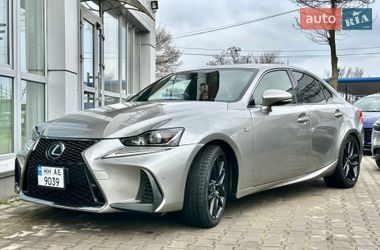 Lexus IS  2018