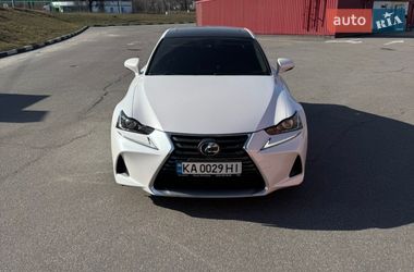 Lexus IS  2016
