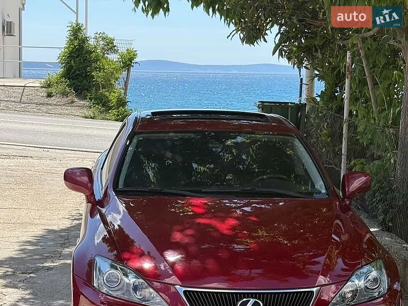 Lexus IS