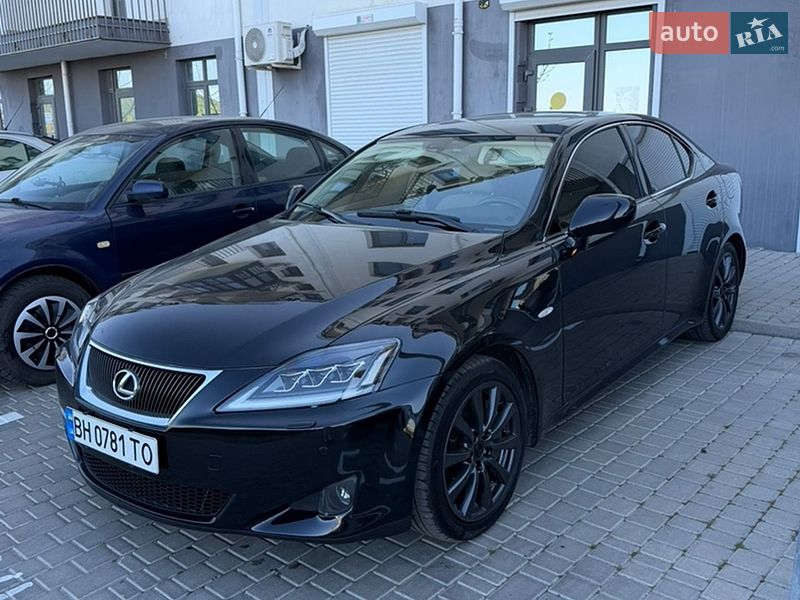 Lexus IS