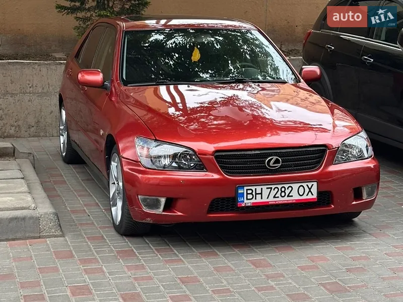 Lexus IS
