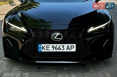 Lexus IS  2021