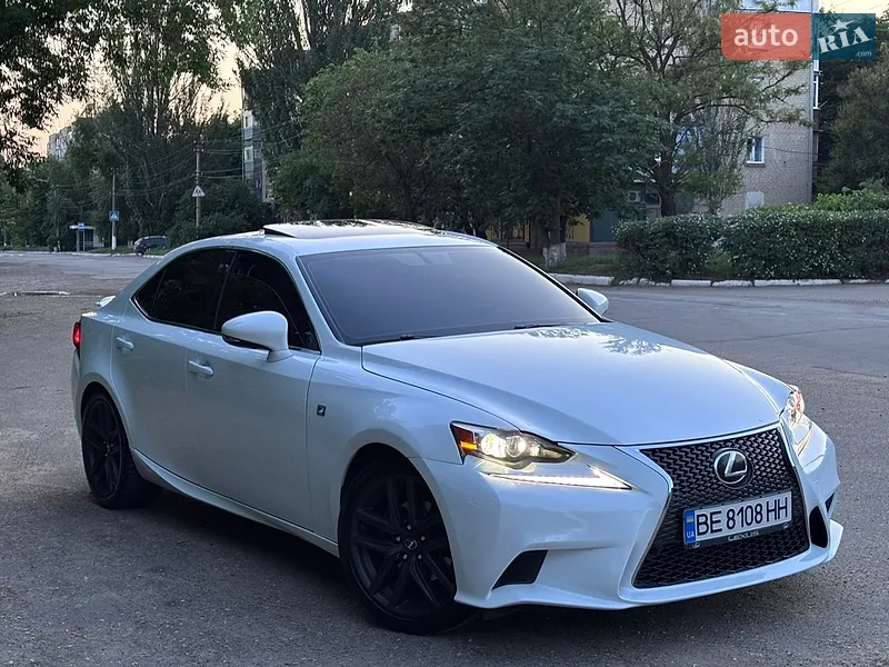 Lexus IS
