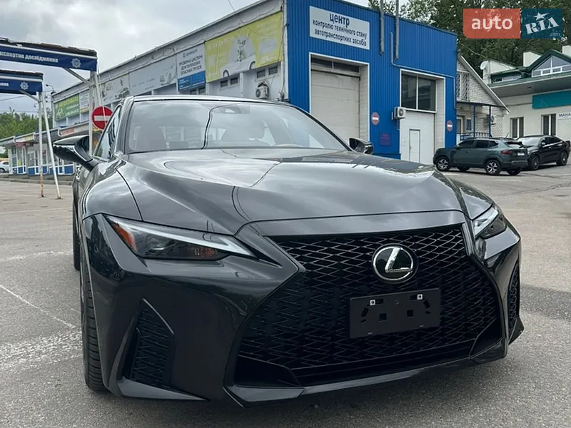 Lexus IS