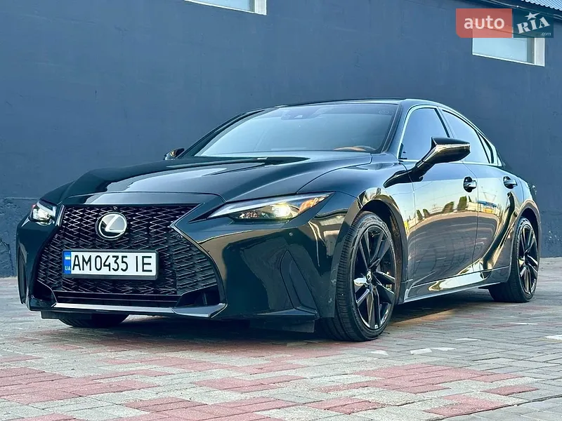 Lexus IS 2024
