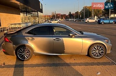 Седан Lexus IS 2017 в Измаиле