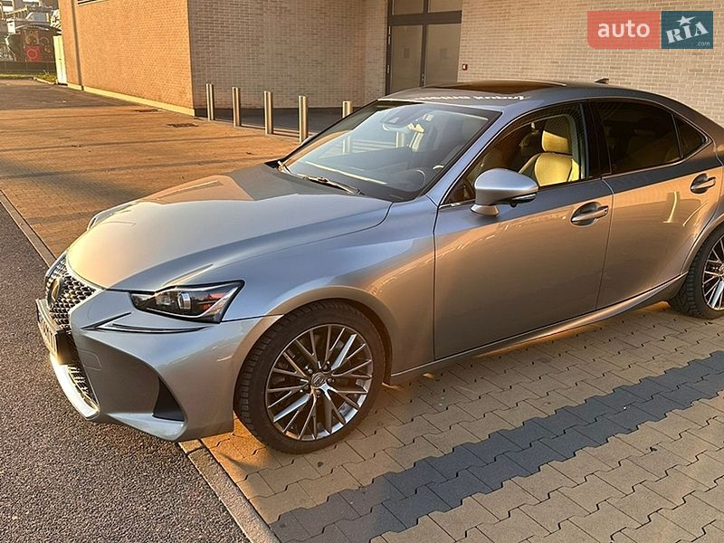 Седан Lexus IS 2017 в Измаиле