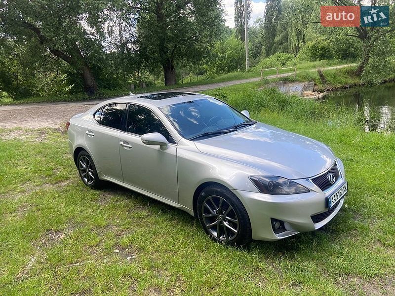 Lexus IS 2011