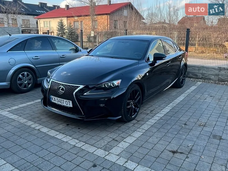 Lexus IS
