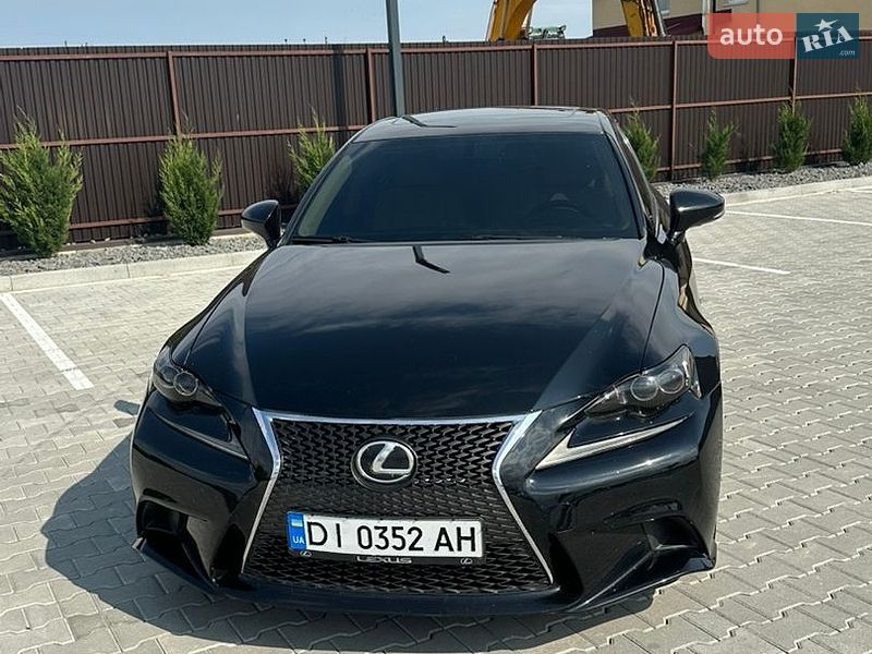 Седан Lexus IS 2015 в Ужгороде
