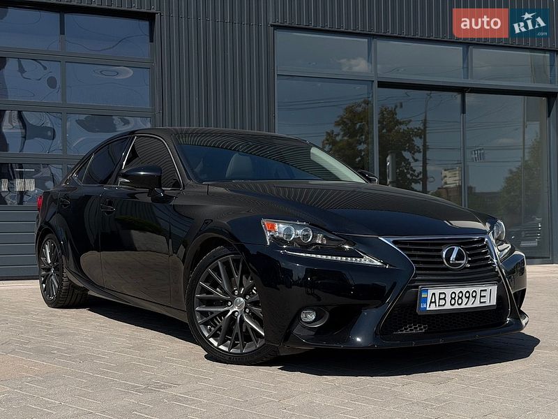Lexus IS