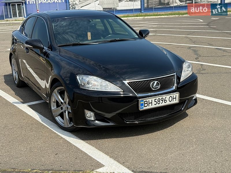 Lexus IS
