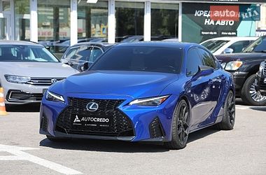 Lexus IS  2022