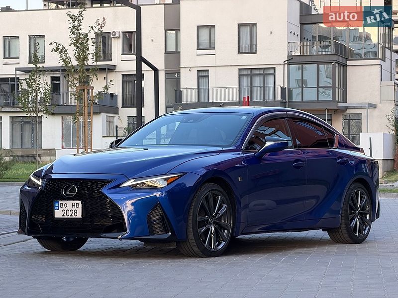 Седан Lexus IS 2022 в Львове