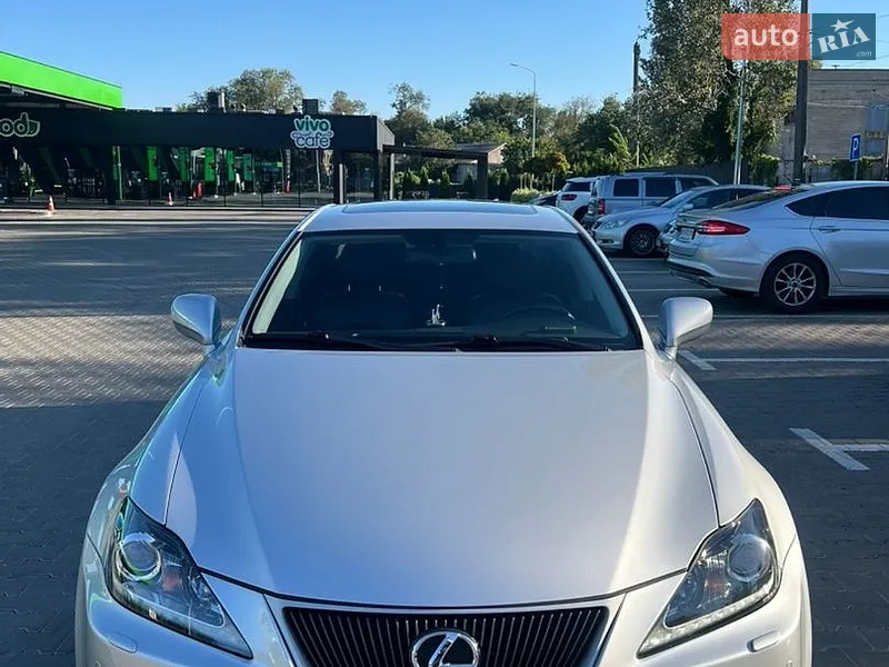 Lexus IS