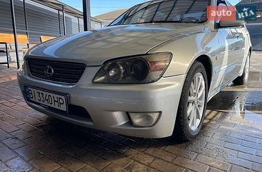 Седан Lexus IS 2000 в Миргороде