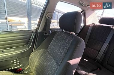 Седан Lexus IS 2000 в Миргороде