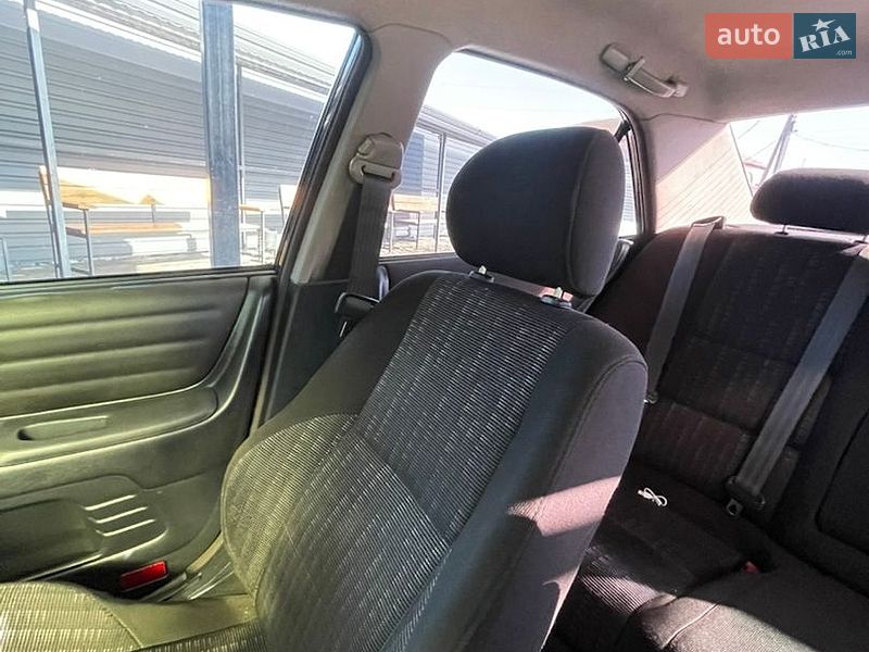 Седан Lexus IS 2000 в Миргороде