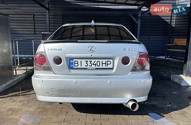 Седан Lexus IS 2000 в Миргороде