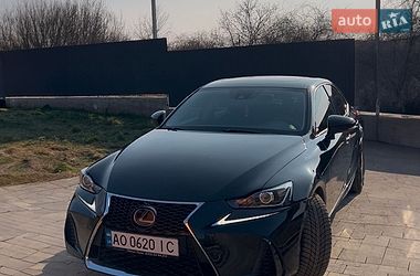Lexus IS  2020